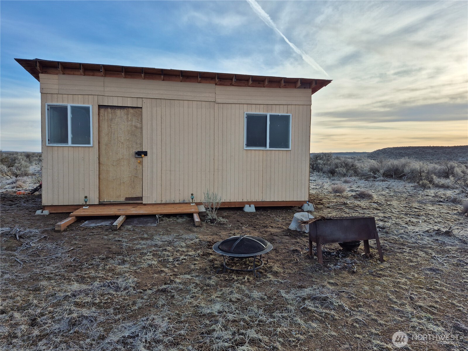 3123 Paint Court Ephrata, WA 98823 - Photo 1 of 8 a backyard of a house