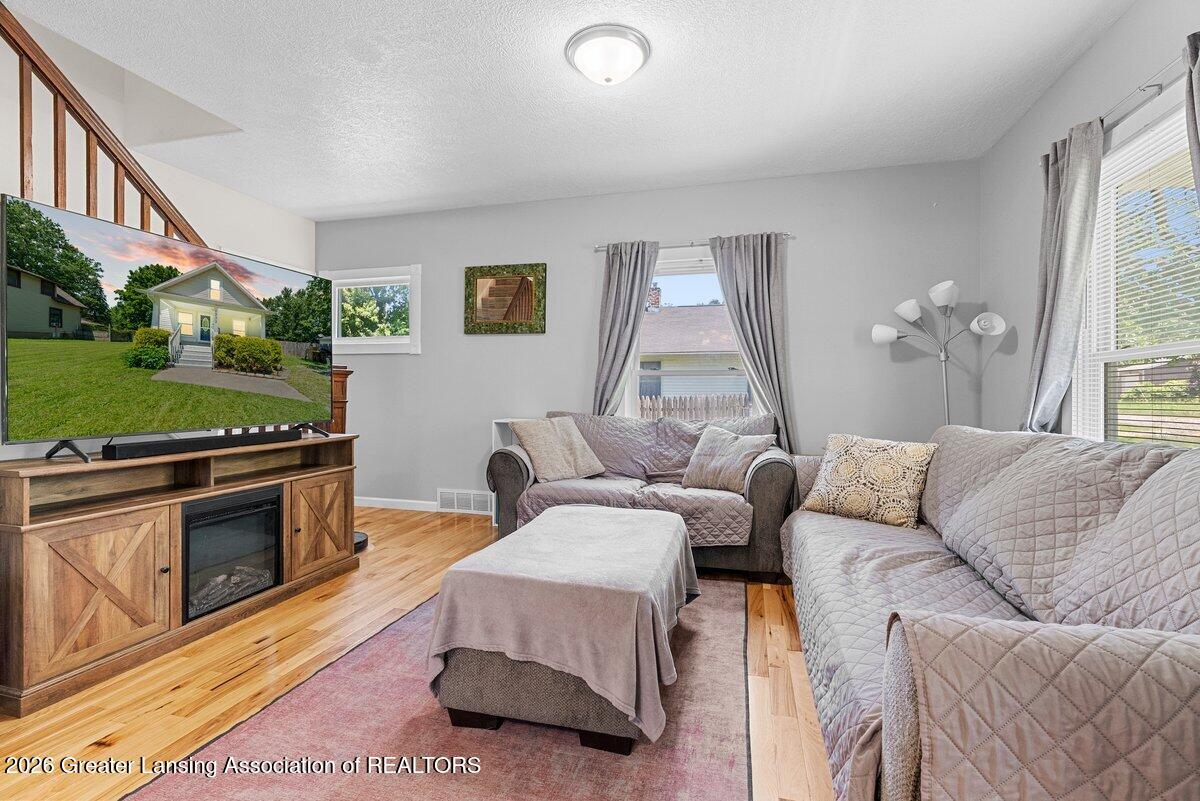 1332 West Valley Road Lansing, MI 48906 - Photo 6 of 33 Media Jett - 11