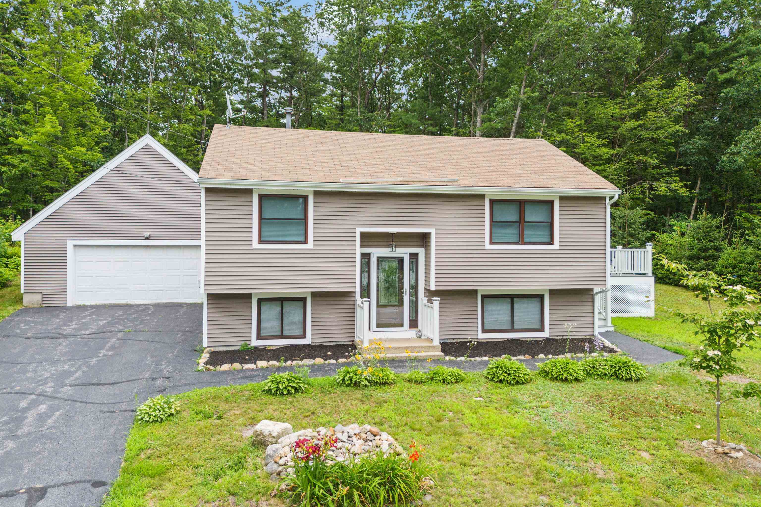 10 Howe Street Allenstown, NH 03275 - Photo 1 of 41
