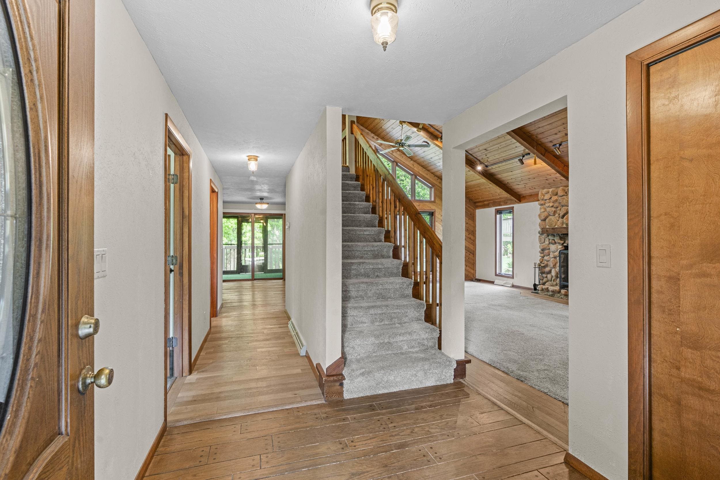 921 Divot Place Green Bay, WI 54313 - Photo 6 of 66
