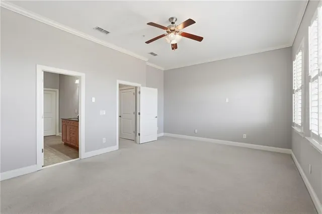 a view of empty room with a ceiling fan