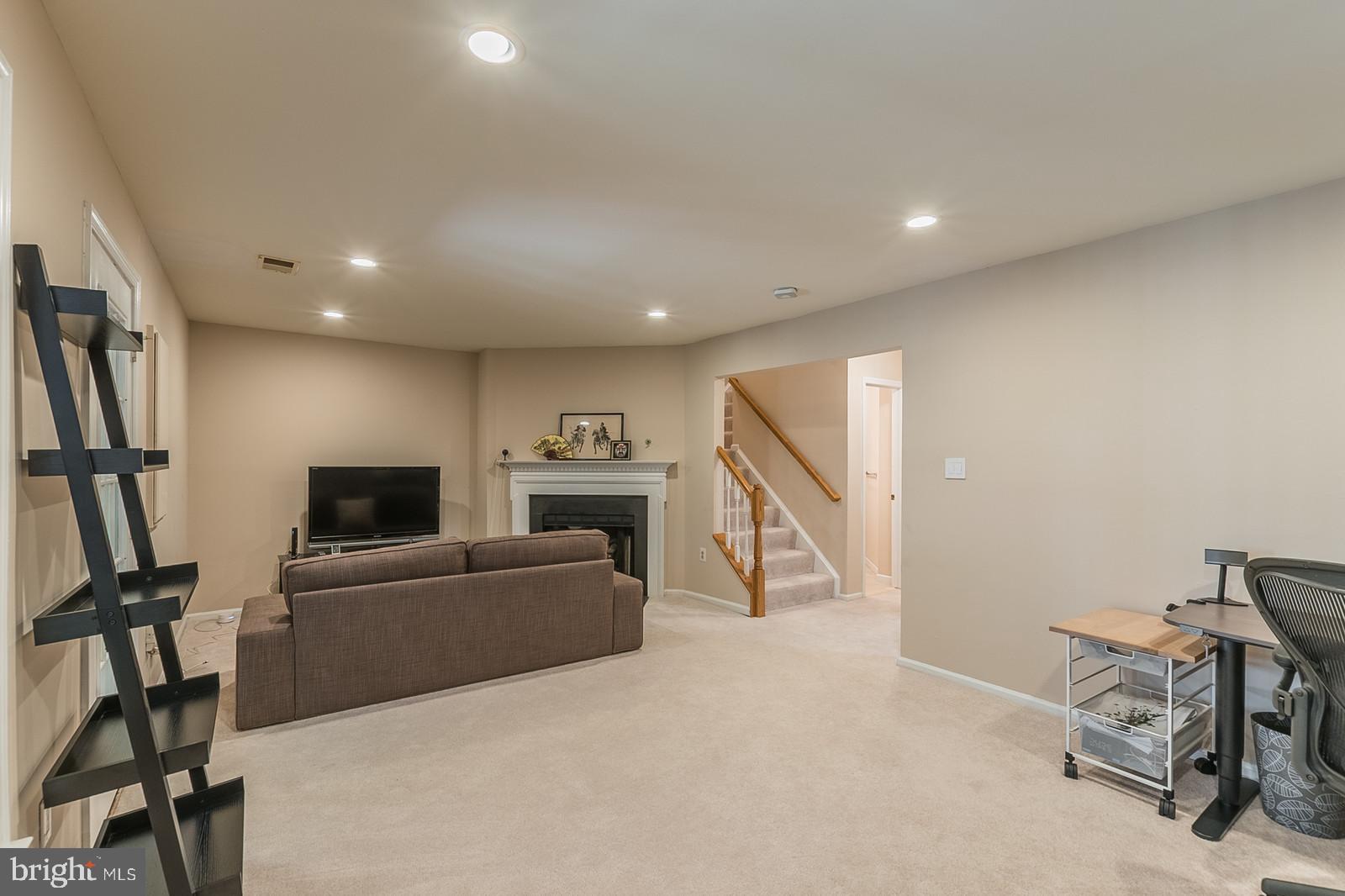 20689 Riptide Square Sterling, VA 20165 - Photo 34 of 74