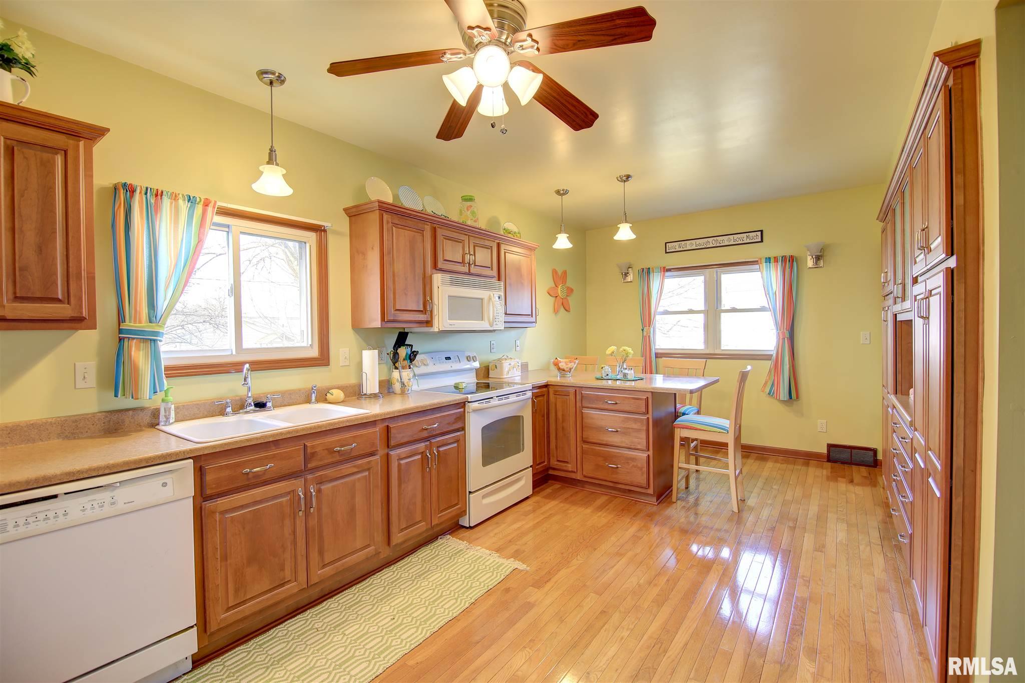 1018 Pershing Boulevard Clinton, IA 52732 - Photo 4 of 19 Gallery Image 4