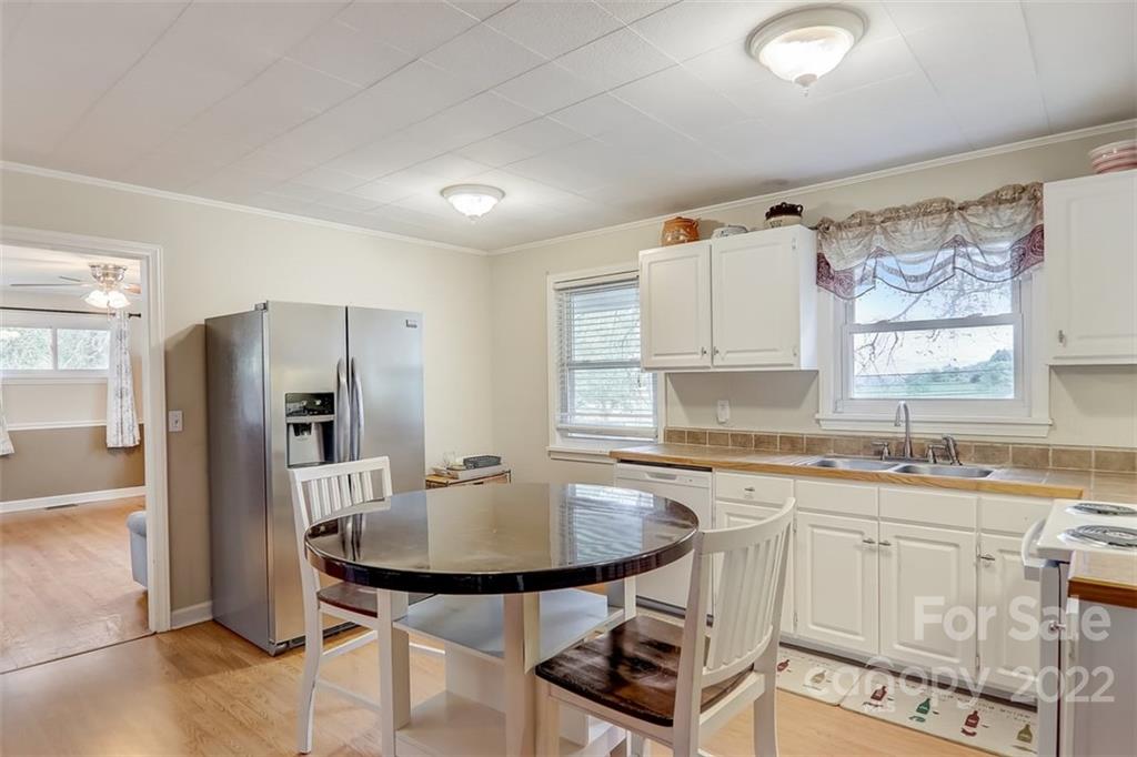 1553 Alexander Road Leicester, NC 28748 - Photo 8 of 25 Gallery Image 8