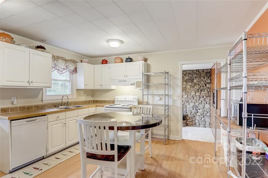 1553 Alexander Road Leicester, NC 28748 - Photo 9 of 25 Gallery Image 9