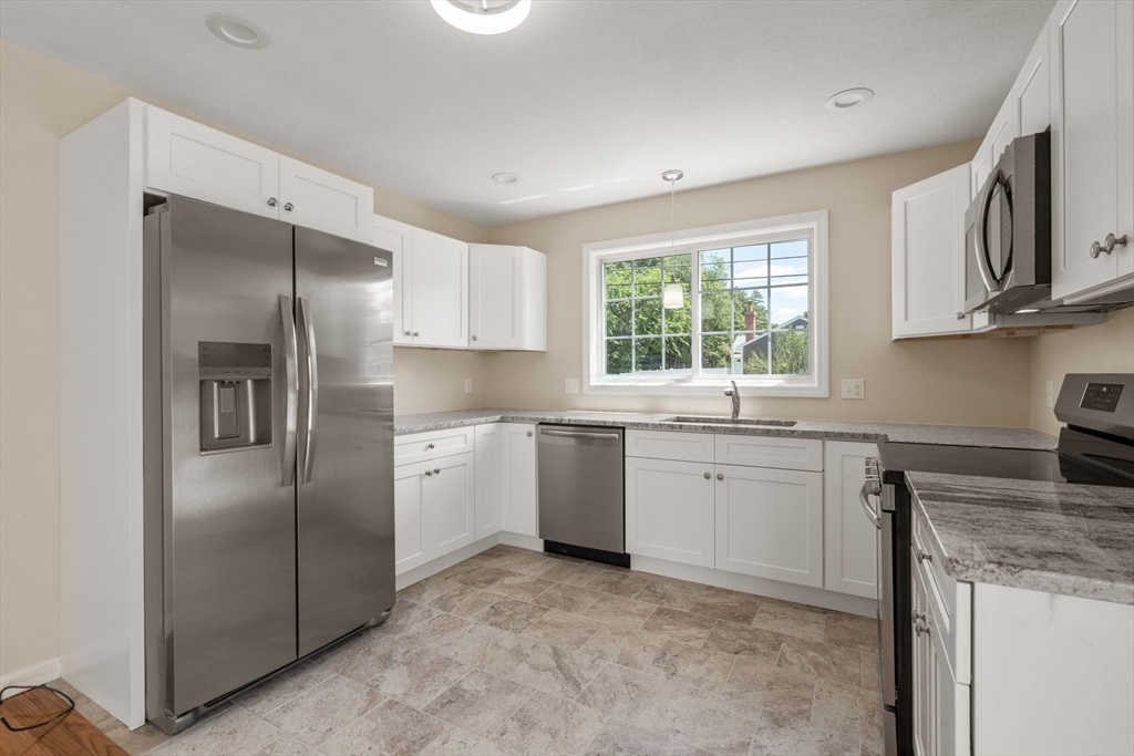 63 Hope Street Springfield, MA 01119 - Photo 7 of 36