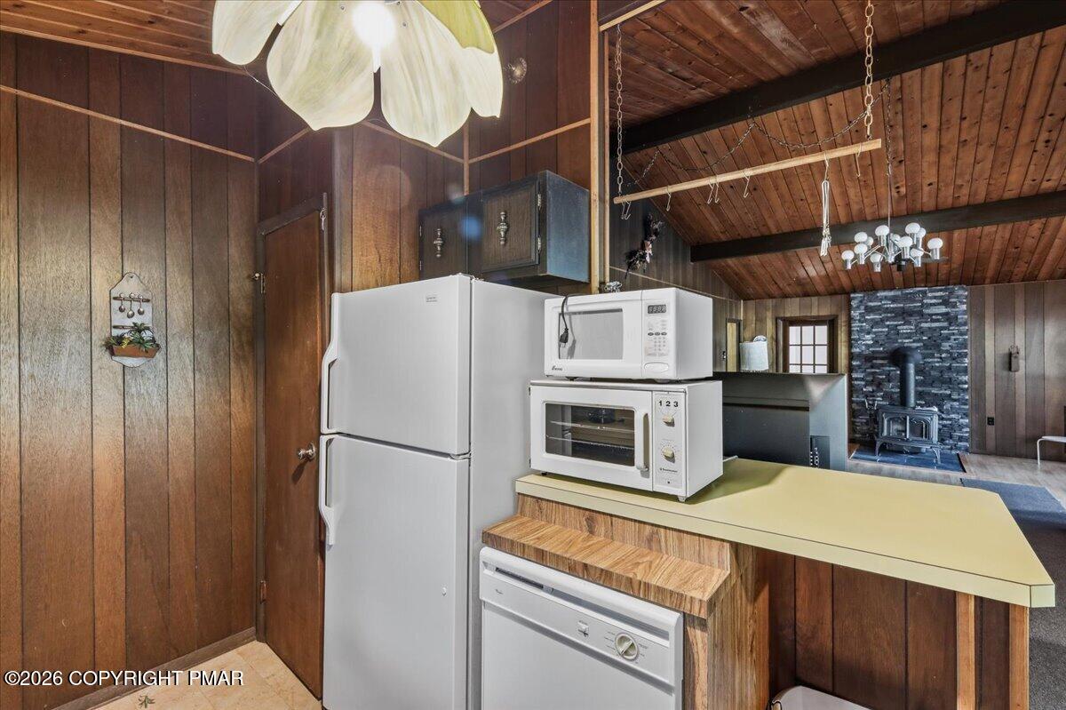 214 Hummingbird Trail Bushkill, PA 18324 - Photo 20 of 34 42-Photo-38