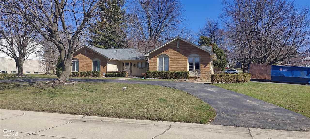 29910 High Valley Road Farmington, MI 48331 - Photo 2 of 34