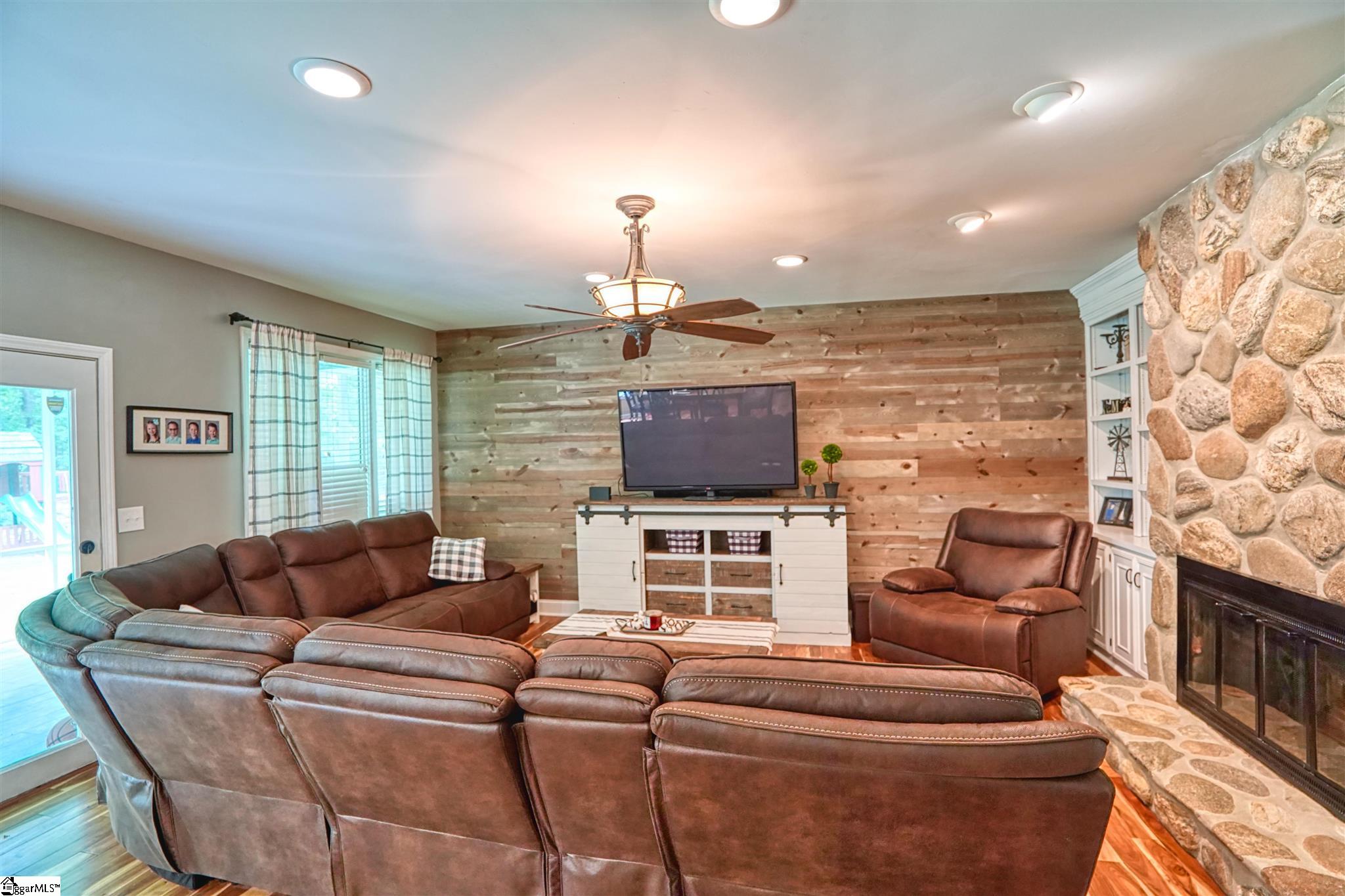 147 Hood-Jordan Road Pelzer, SC 29669 - Photo 4 of 28