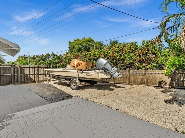 a view of a back yard of the house