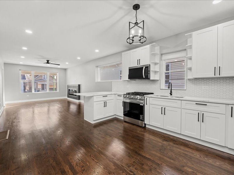 11348 South Stewart Avenue Chicago, IL 60628 - Photo 5 of 31