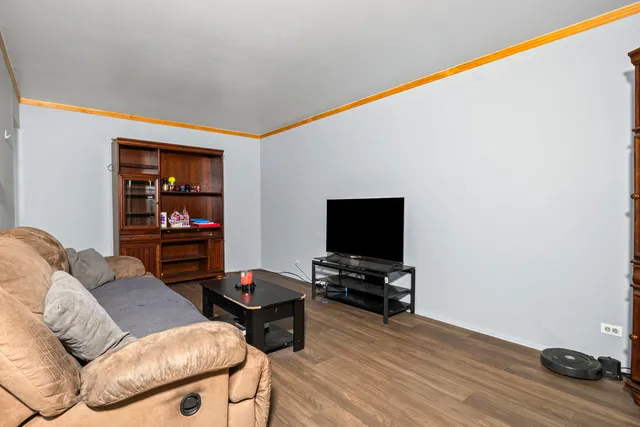 $267,500 | 7605 Manchester Lane, Hanover Park, IL 60133