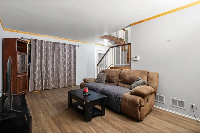 $267,500 | 7605 Manchester Lane, Hanover Park, IL 60133