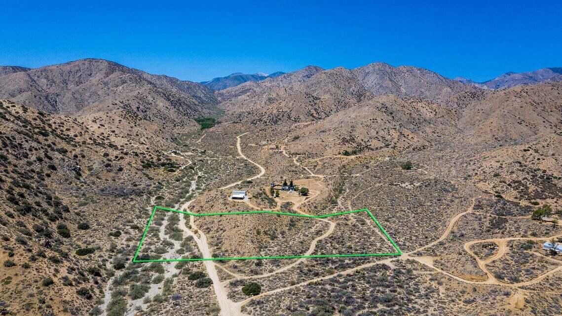 116 Big Morongo Canyon Morongo Valley, CA 92256 - Photo 8 of 22 a view of a dry yard with mountains in the background