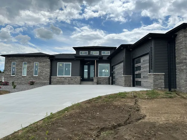 $799,900 | 1709 Katie Court, Davenport, IA 52807