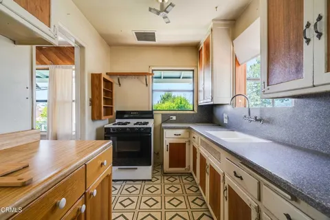 $899,000 | 2869 El Caminito, La Crescenta, CA 91214