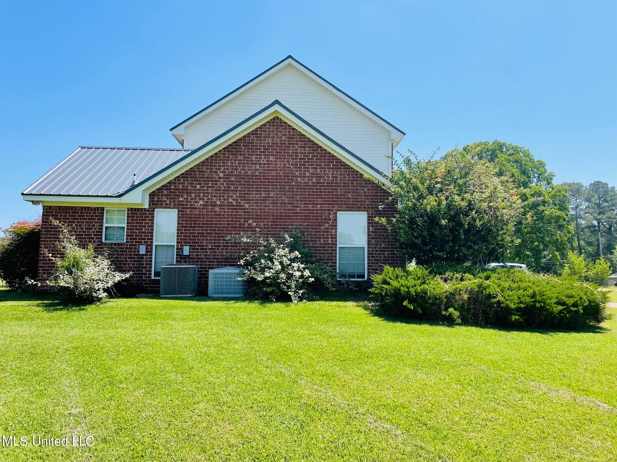 388 Mullican Road Florence, MS 39073 - Photo 5 of 49 IMG_4965