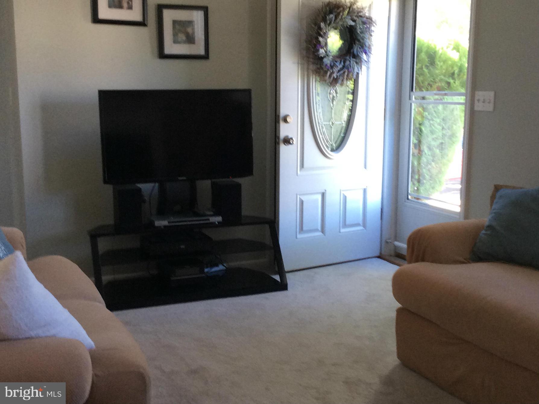 10415 Greentop Road Cockeysville, MD 21030 - Photo 11 of 17 Living Room