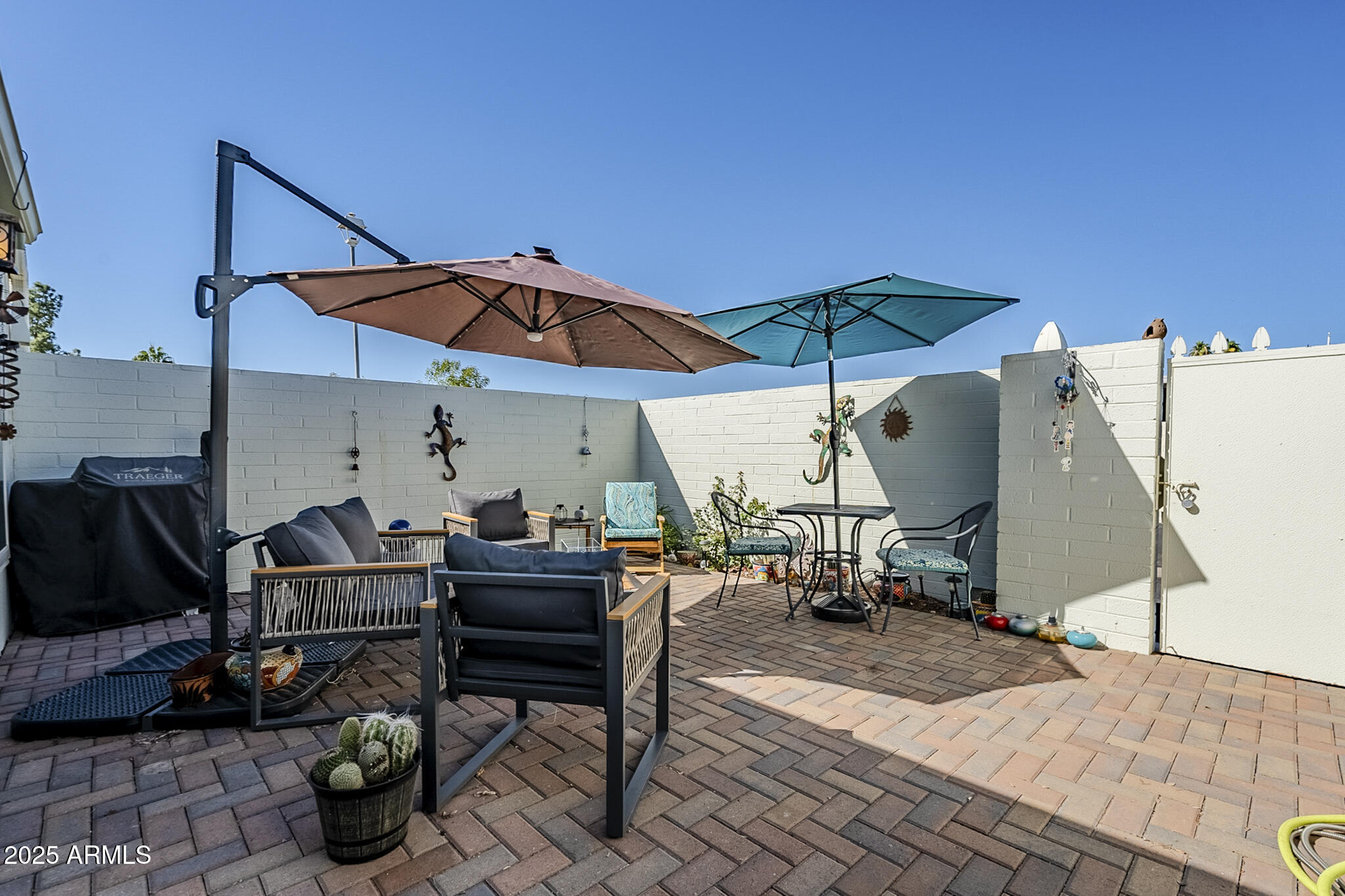 10010 West Royal Oak Road, Unit R Sun City, AZ 85351 - Photo 23 of 28 a view of a terrace with sitting area
