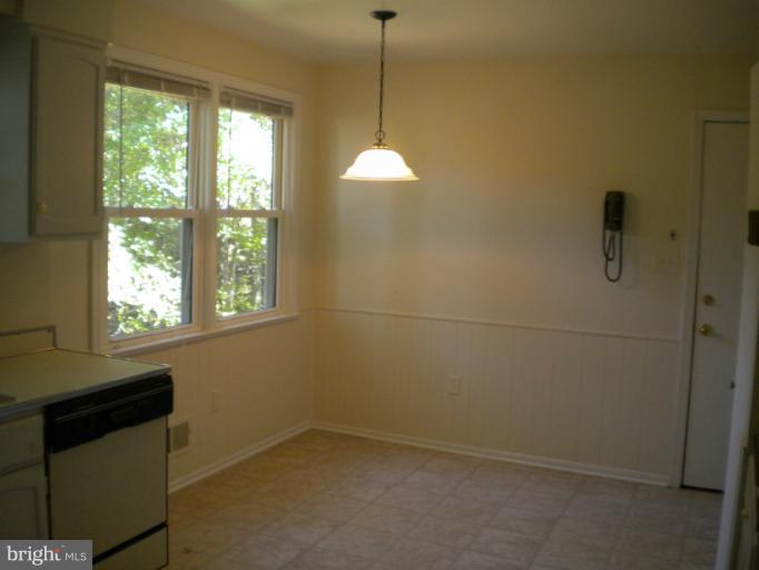 1721 Woodwell Road Silver Spring, MD 20906 - Photo 2 of 24 breakfast area