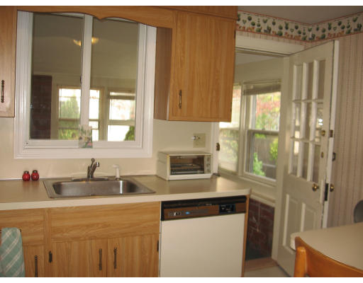 11 Sylvester Road Newton, MA 02465 - Photo 7 of 12