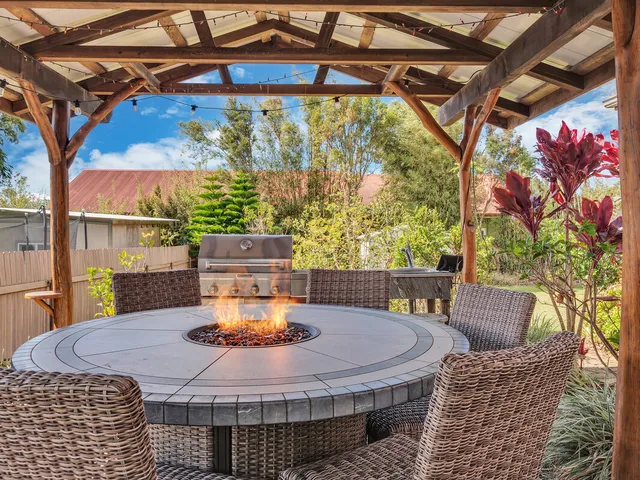 a view of an outdoor space with sitting space