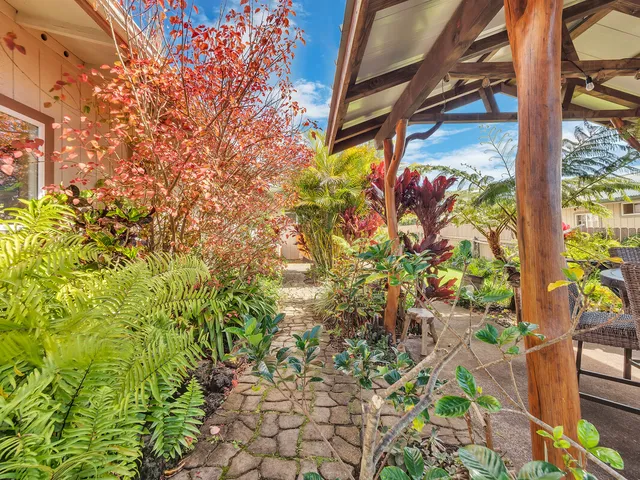 a view of a house with backyard and porch