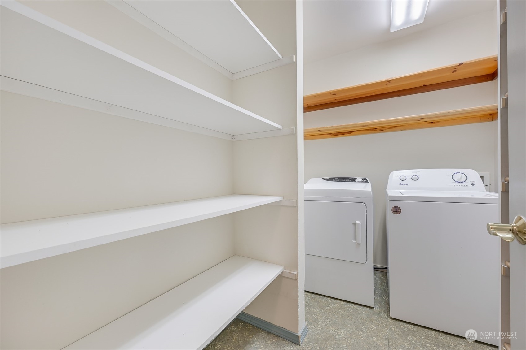 6366 Mission Road Everson, WA 98247 - Photo 25 of 40 a utility room with dryer and washer