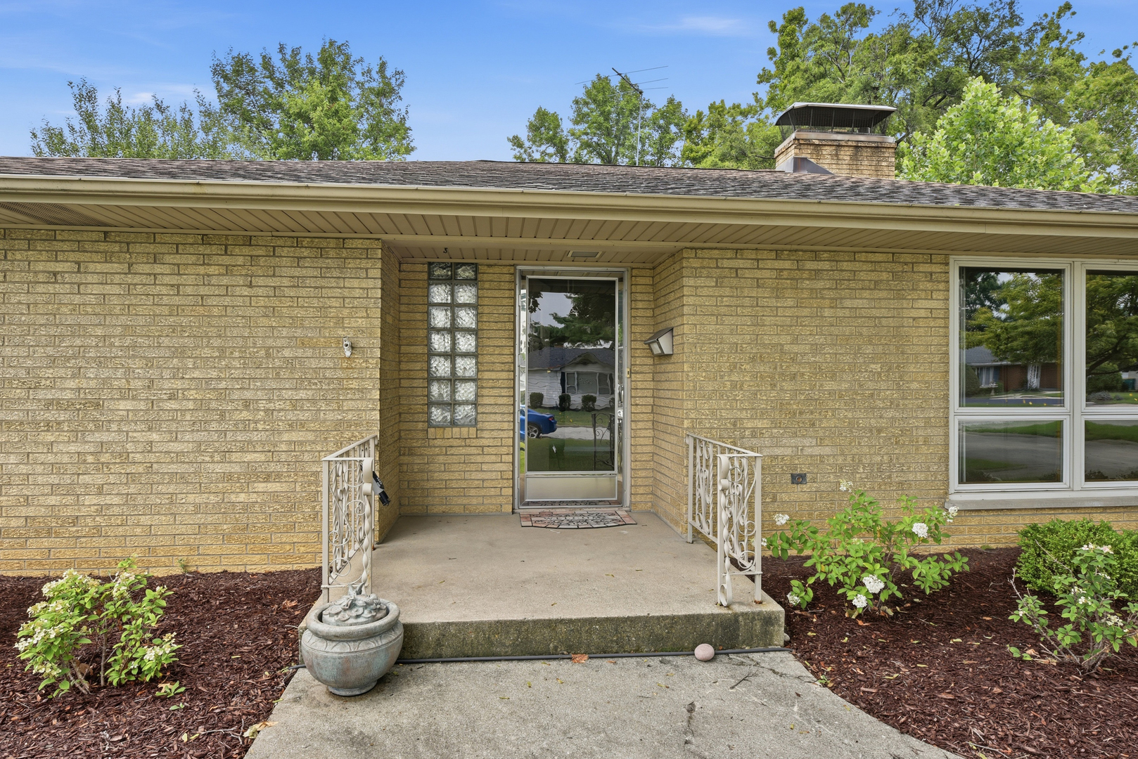 1813 West Acres Road Joliet, IL 60435 - Photo 4 of 36 Gallery Image 4