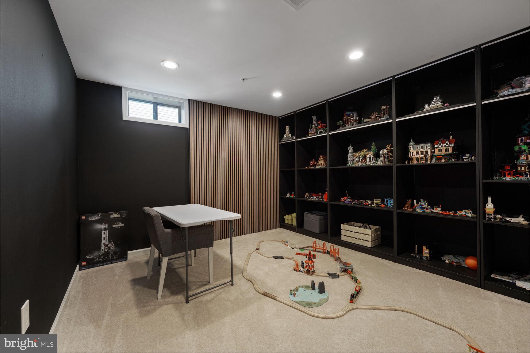 2604 Tree View Way Fort Washington, MD 20744 - Photo 38 of 50 a very nice looking room with a table and a book shelf