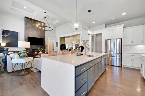 $995,000 | 11510 West 157th Terrace, Overland Park, KS 66221