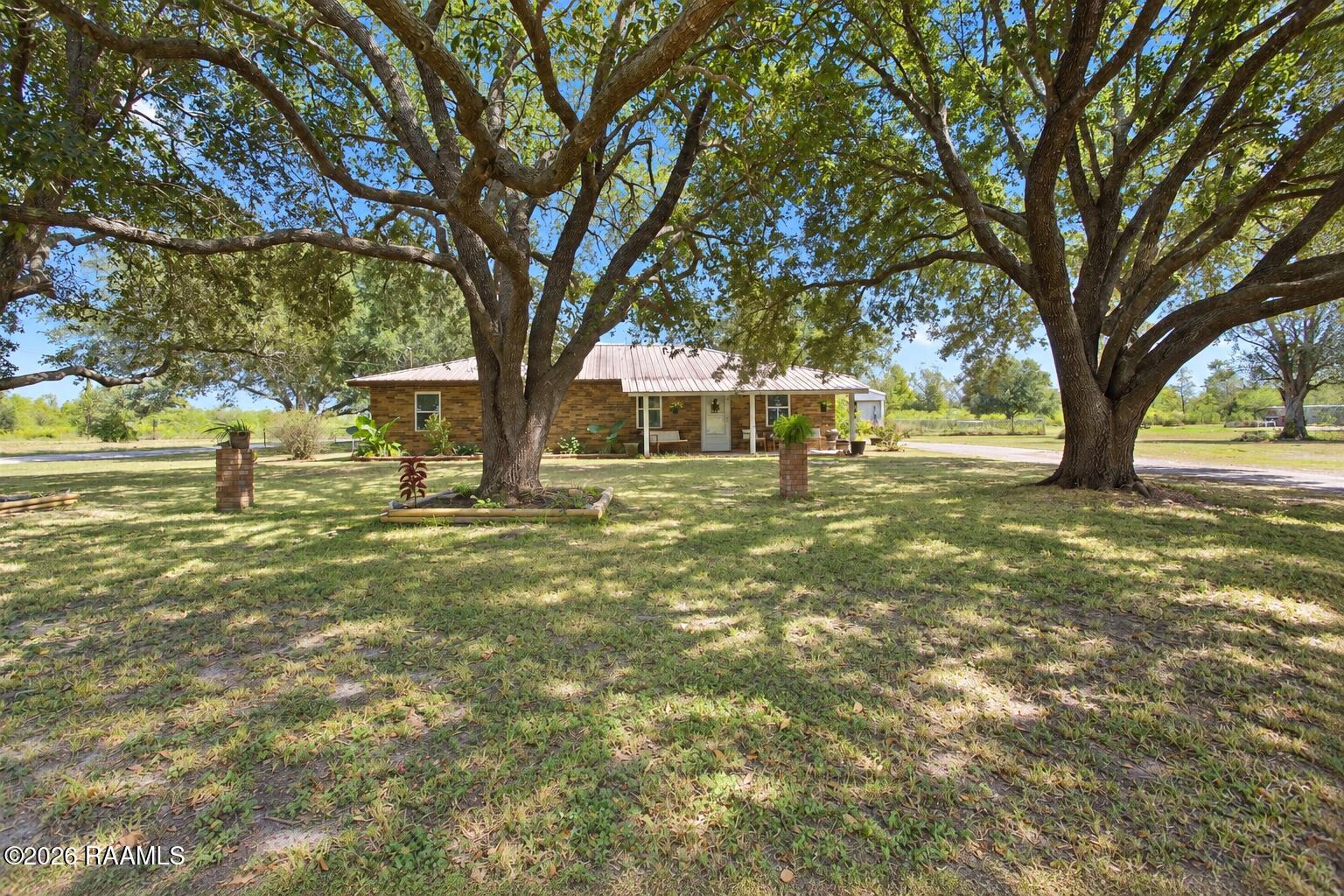 2685 Lloyd Road Maurice, LA 70555 - Photo 2 of 19 Oak-Framed Country Home Yard