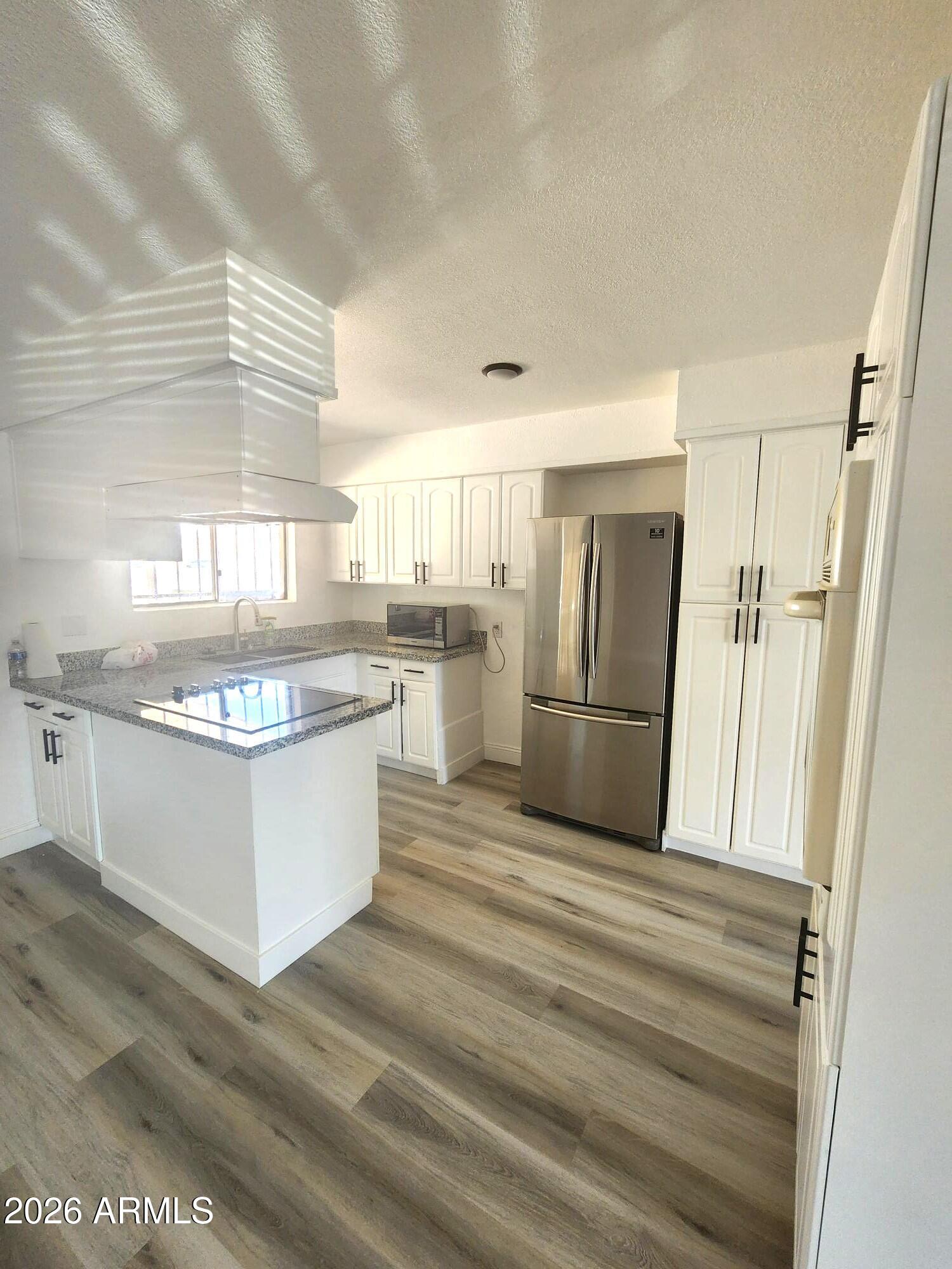 6702 West Roma Avenue Phoenix, AZ 85033 - Photo 2 of 17