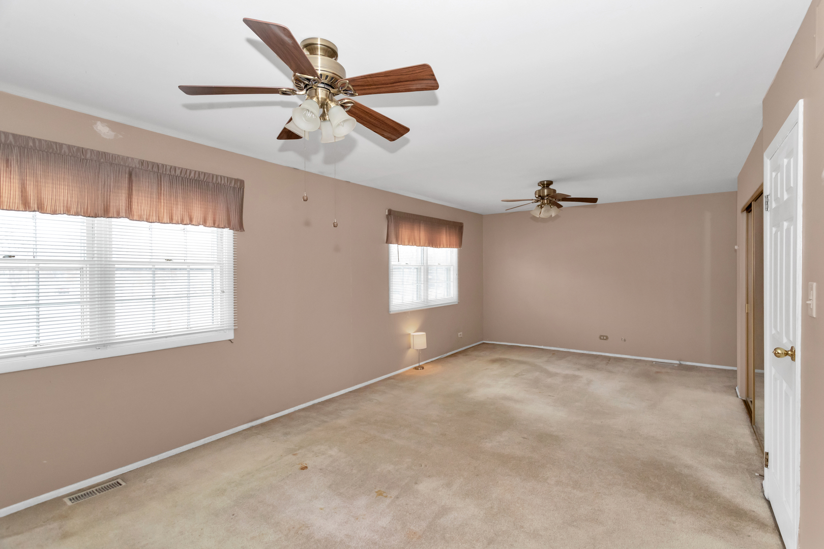 1900 Chippendale Road Hoffman Estates, IL 60169 - Photo 19 of 37 a view of an empty room with a window