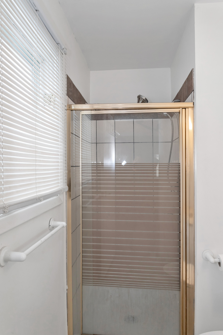 1900 Chippendale Road Hoffman Estates, IL 60169 - Photo 22 of 37 a bathroom with a shower