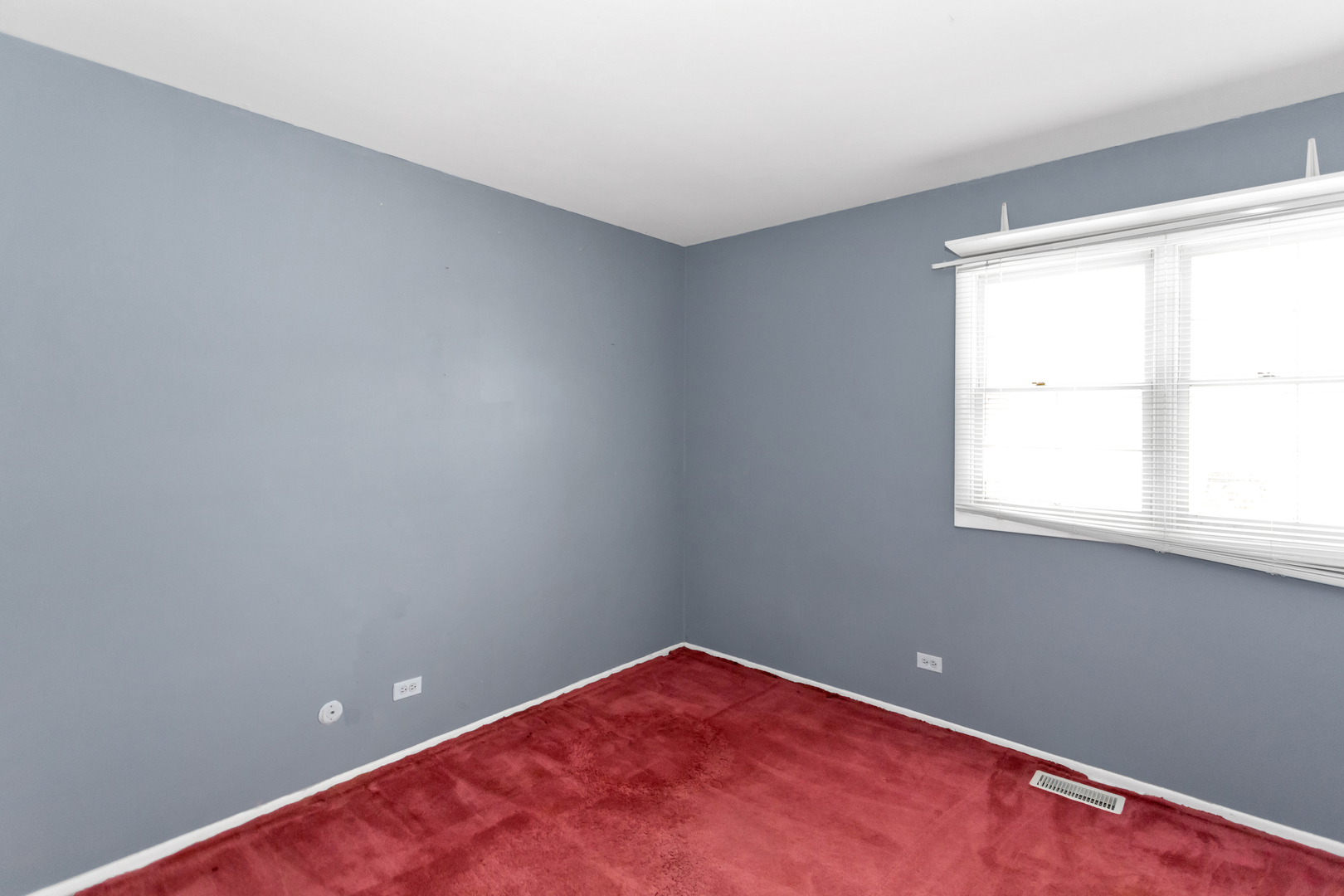 1900 Chippendale Road Hoffman Estates, IL 60169 - Photo 23 of 37 a view of an empty room with a window