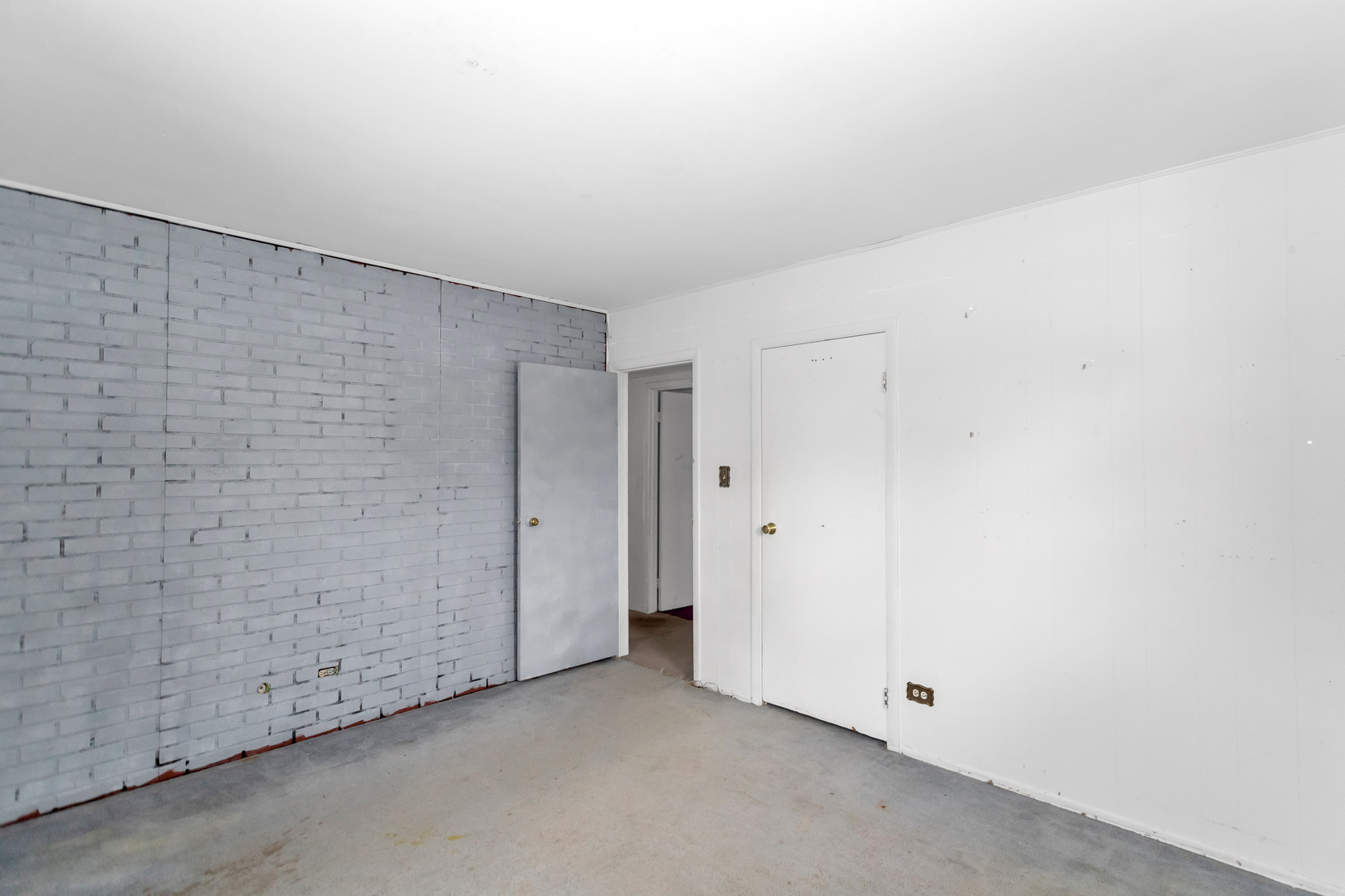 1900 Chippendale Road Hoffman Estates, IL 60169 - Photo 33 of 37 a view of an empty room