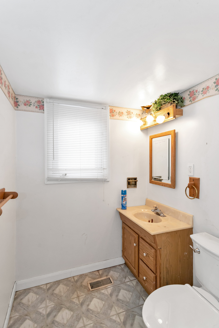 1900 Chippendale Road Hoffman Estates, IL 60169 - Photo 34 of 37 a bathroom with a sink toilet vanity and window