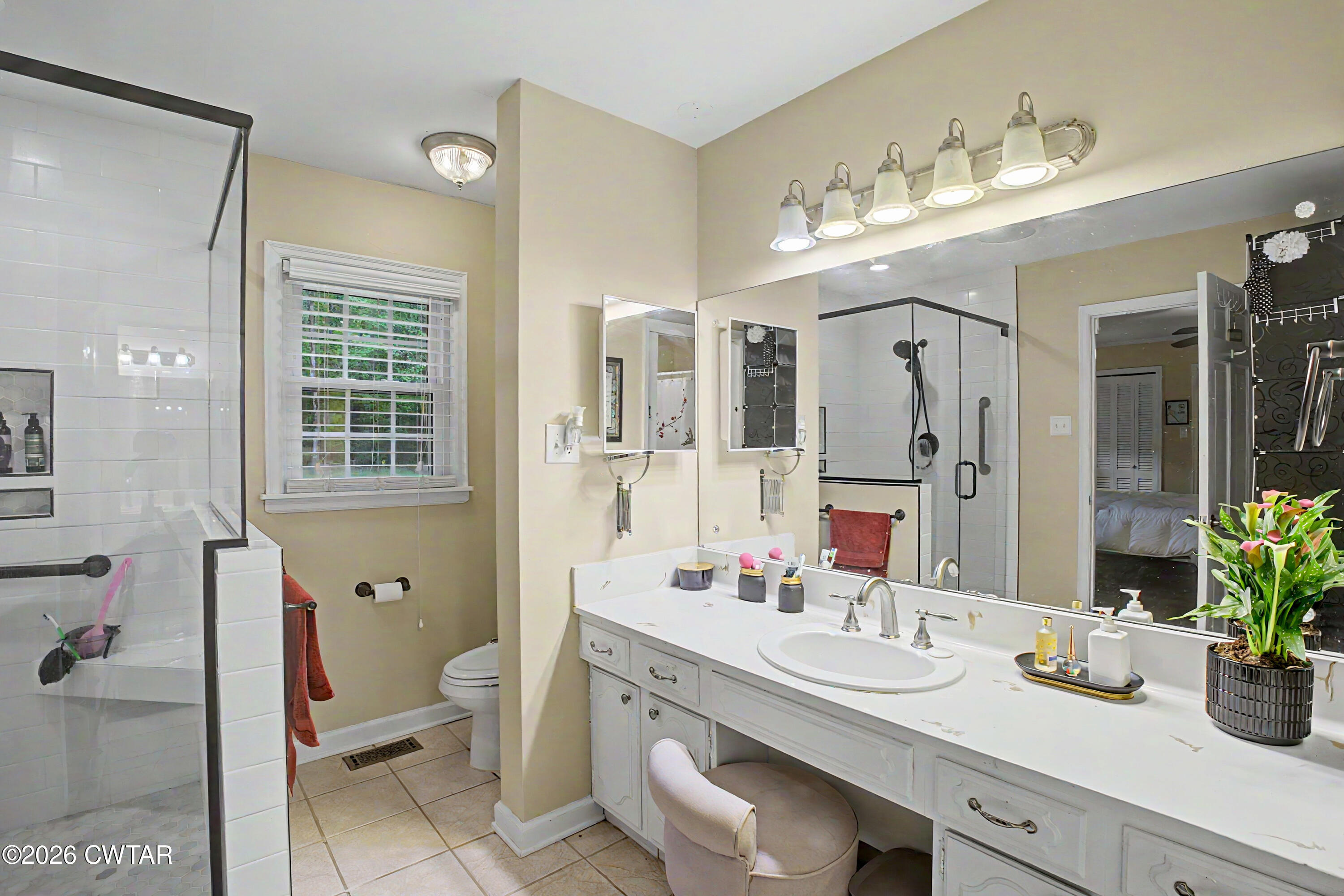 40 Manor Road Jackson, TN 38305 - Photo 18 of 38 Master Bathroom 1