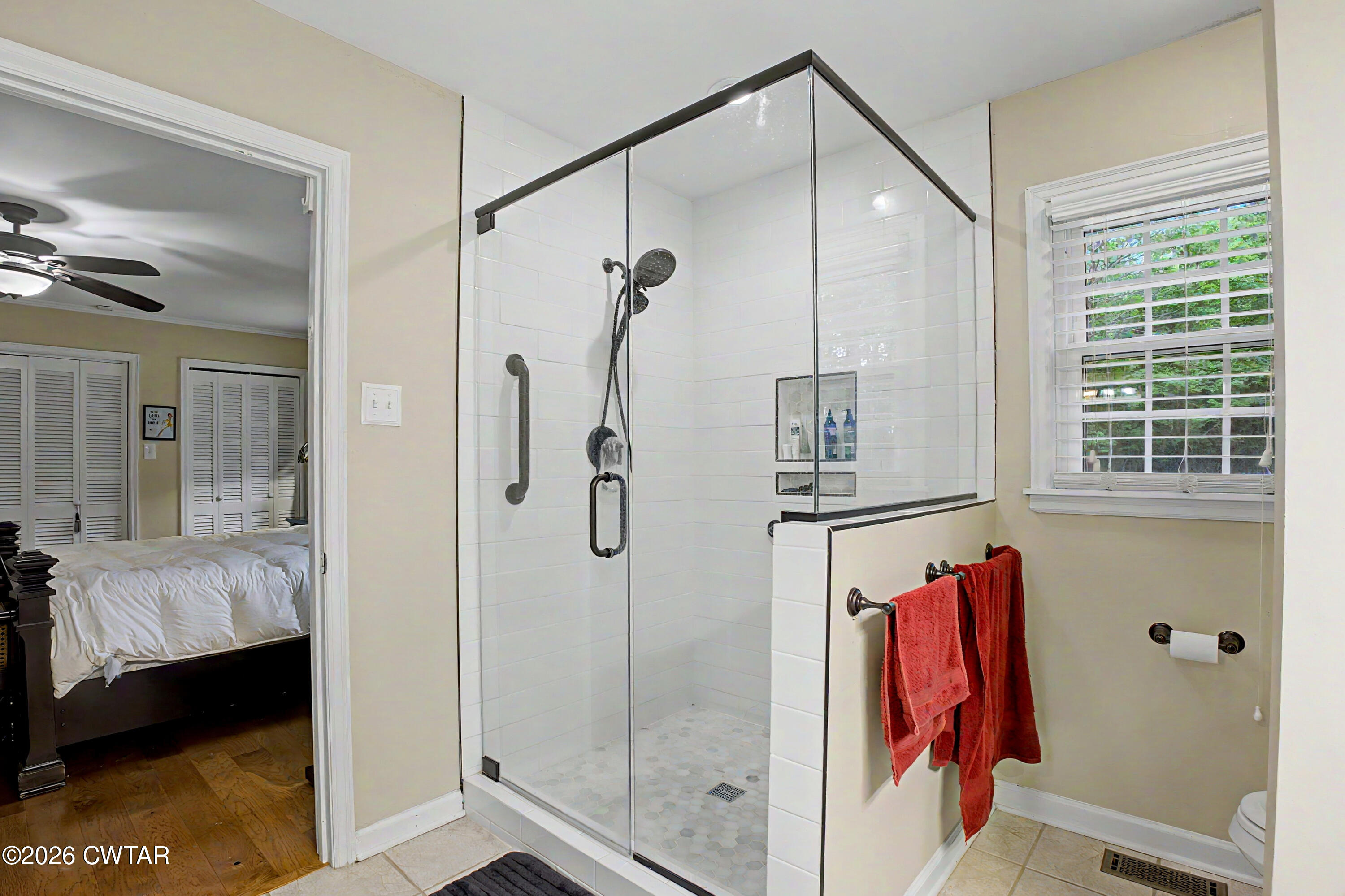 40 Manor Road Jackson, TN 38305 - Photo 19 of 38 Master Bathroom 2