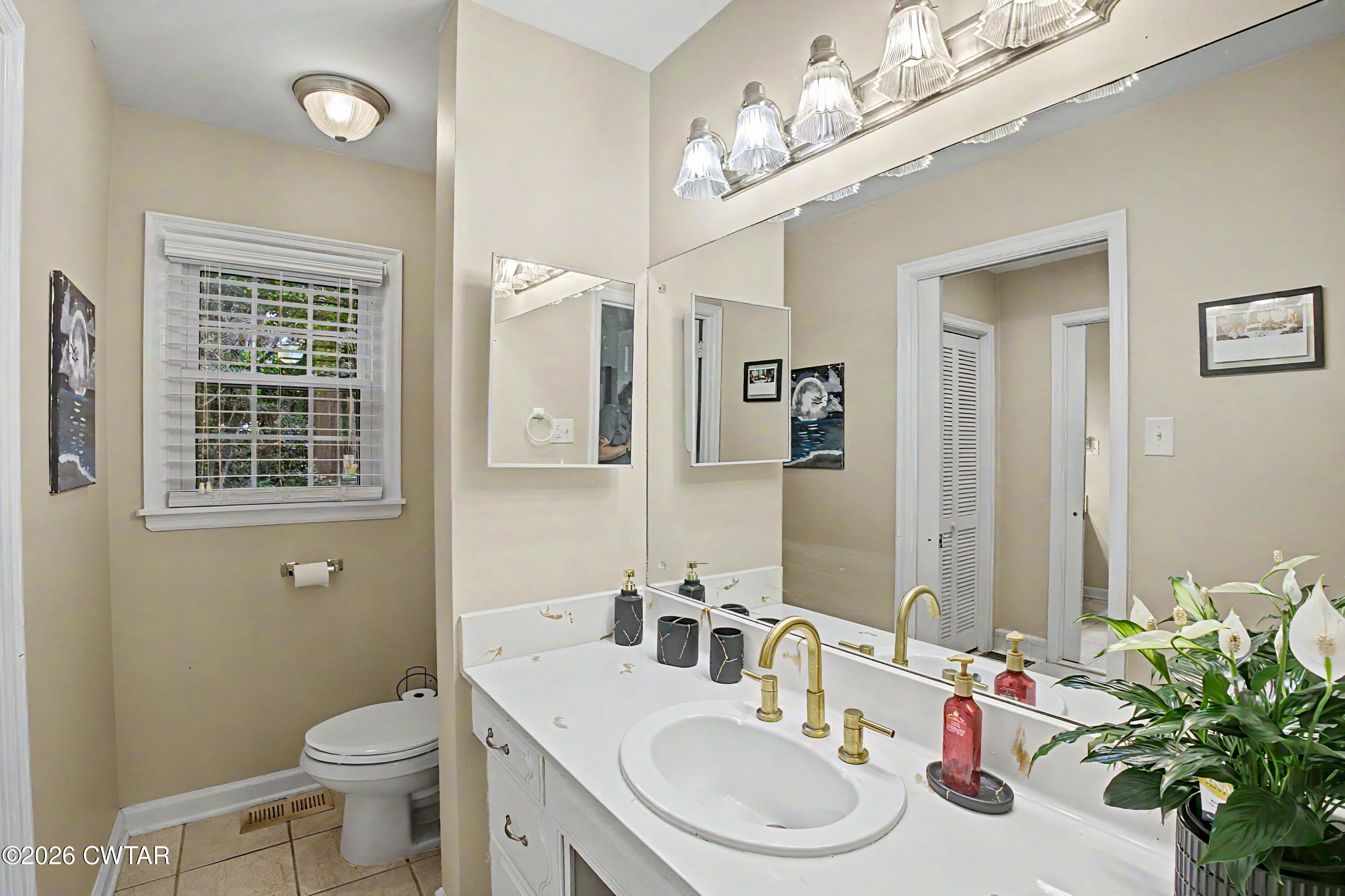 40 Manor Road Jackson, TN 38305 - Photo 22 of 38 Main Bathroom 1