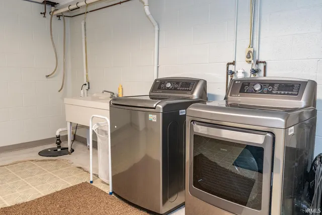 $499,900 | 409 East Woodridge Drive, Bloomington, IN 47408