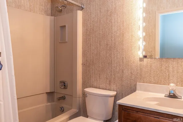 $499,900 | 409 East Woodridge Drive, Bloomington, IN 47408