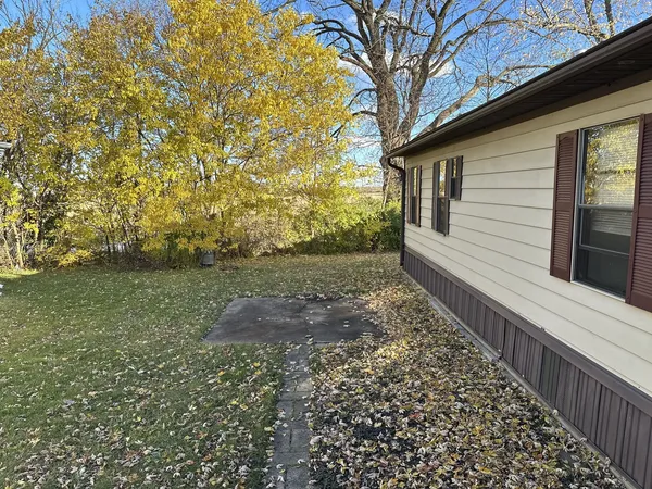 $38,000 | 31 Meadowlark Lane, Beecher, IL 60401