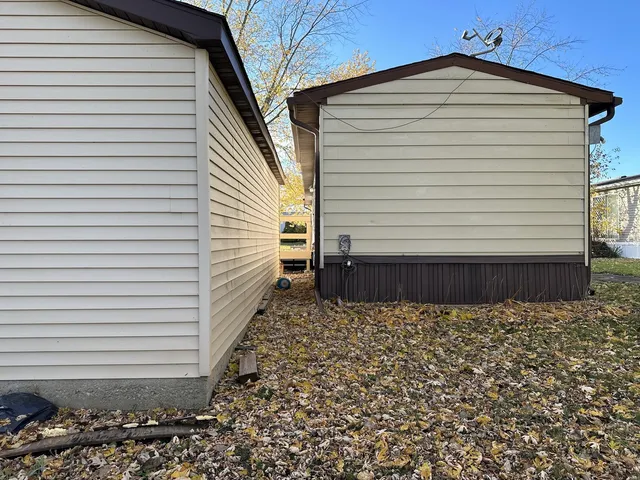 a view of a small house with a yard
