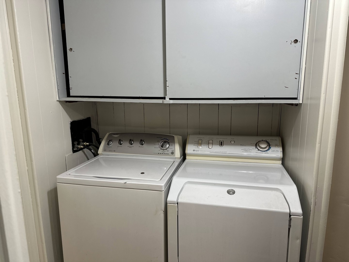 31 Meadowlark Lane Beecher, IL 60401 - Photo 9 of 23 a utility room with dryer and washer