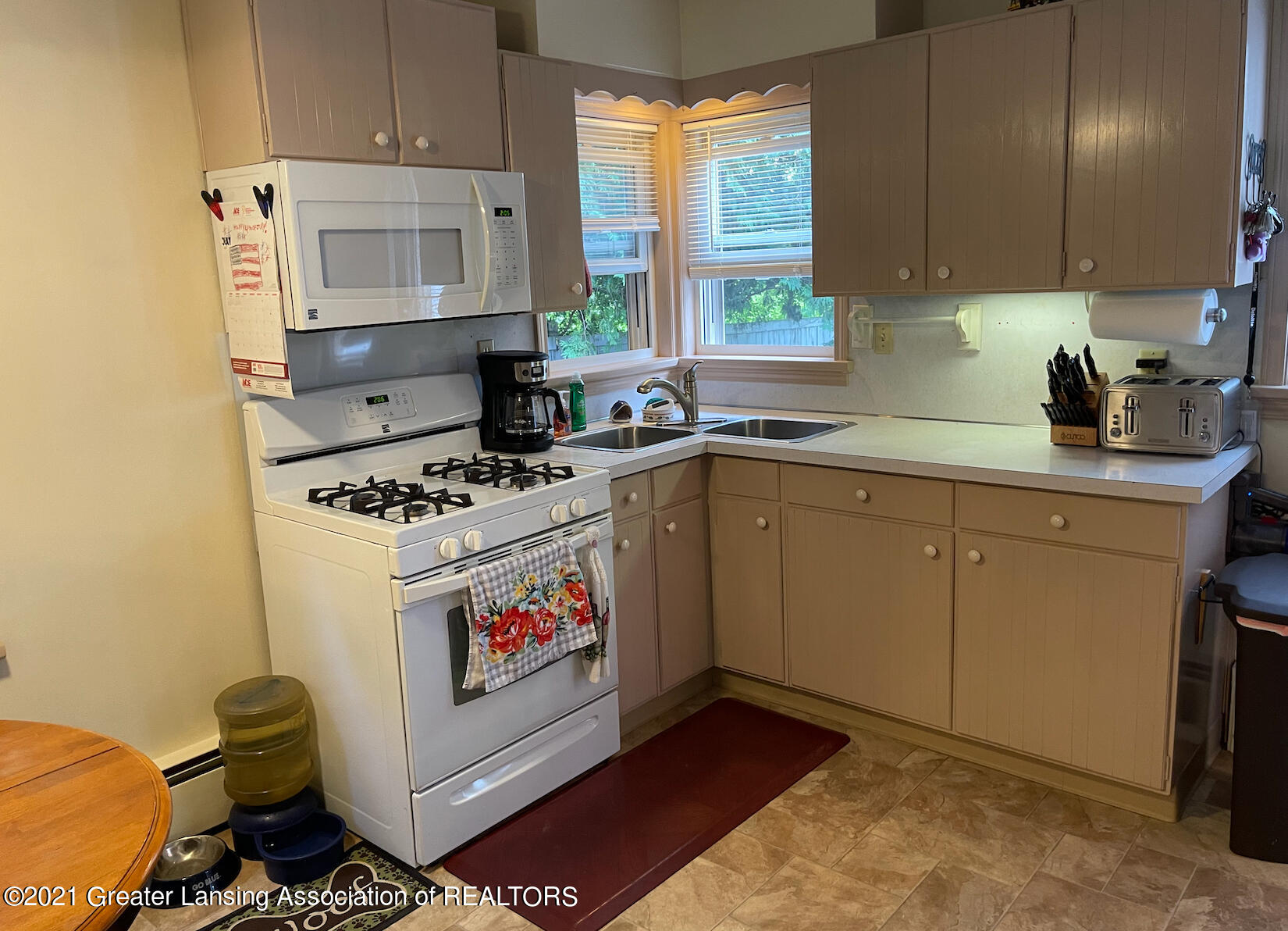 911 Clark Road Lansing, MI 48917 - Photo 5 of 18 Kitchen