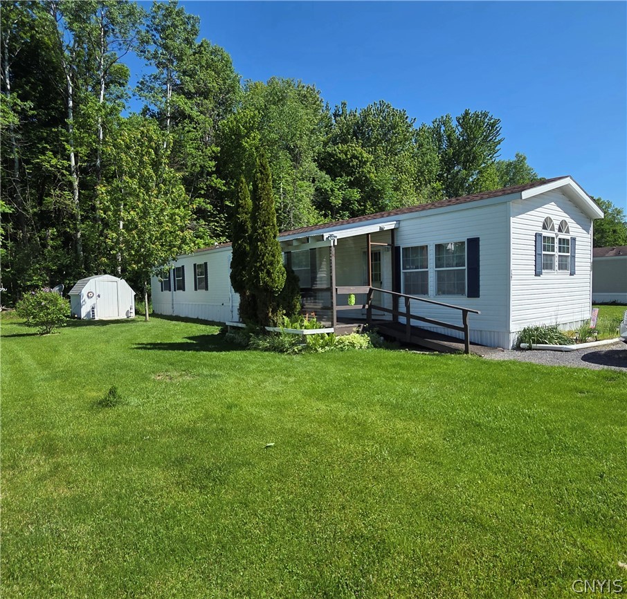127 Old Farm Road Verona, NY 13478 - Photo 4 of 32 Front View left side of home