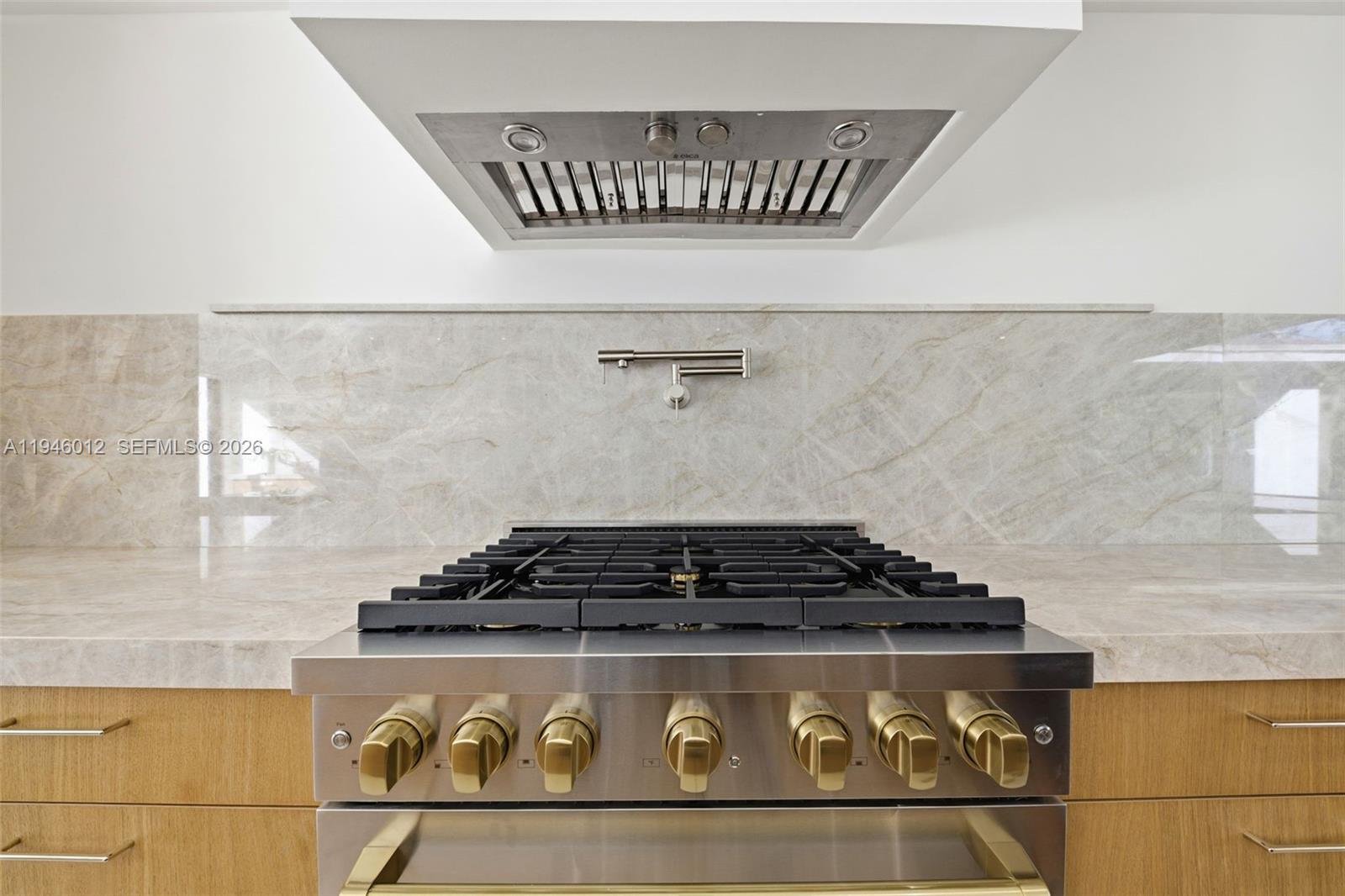 8800 Southwest 118th Street Miami, FL 33176 - Photo 21 of 44 a close view of stove top oven