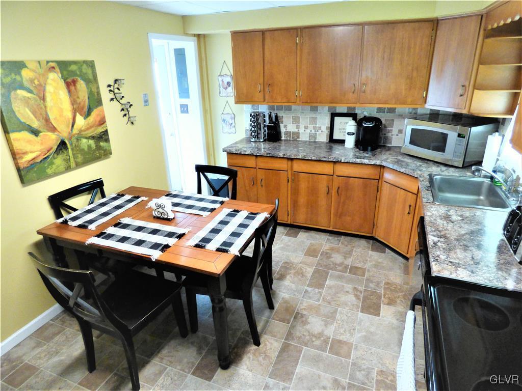 1559 Valley Road Bethlehem, PA 18018 - Photo 8 of 17 Gallery Image 8